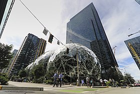 Campus Amazon HQ1 de Seattle : Amazon Spheres au milieu de 3 gratte-ciels