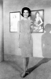 Anita Bryant posant avec une bouteille de Coca-cola.
