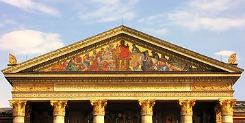 A Műcsarnok épülete homlokzatának főfreskójában Szent István, Boldog Gizella és Szent Imre együtt valóban királyi szent család