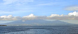 Bataan gezien vanaf de baai van Manilla