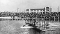 En St. Petersburg–Tampa Airnboat Line. Benoist XIV tar av fra Tampa Bay på historiens første flyrute, 1. januar 1914.