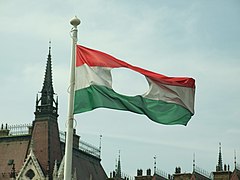 Budapešť, Belváros, Országház, revoluční vlajka.JPG