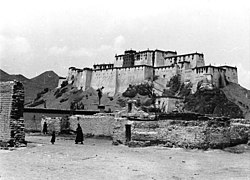 Le dzong de Shigatsé (ou de Samdrubtsé) (1938).