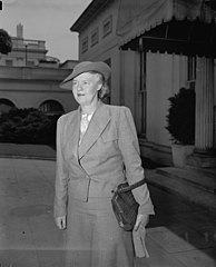 Dorothy Thompson Europatik itzuli berria Roosevelt presidentearekin Etxe Zurian, maiatzaren 29a.