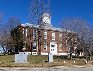 Dickson County Courthouse in Charlotte