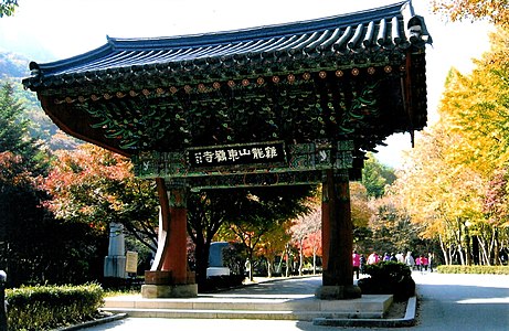 大韩民国大田广域市。雞龍山東鶴寺（朝鲜语：동학사）