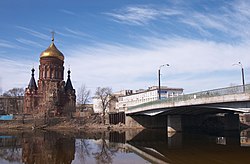 церковь Богоявления Господня и Гутуевский мост