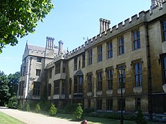 Lambeth Palace London - geograph.org.uk - 1092465.jpg