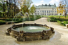 Palácio Sanguszko, visto do parque