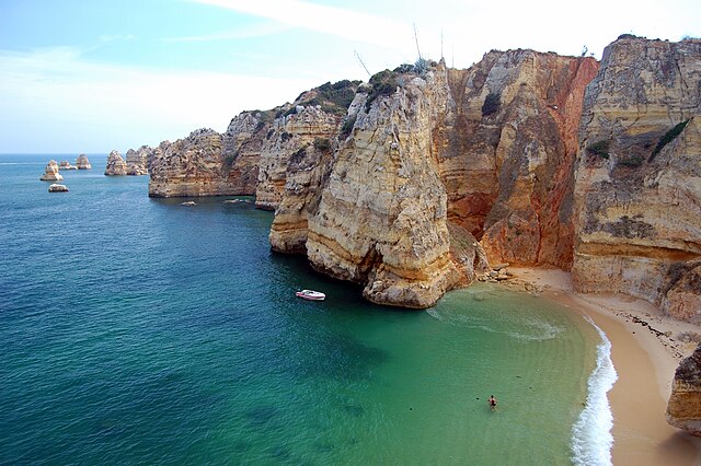 Praia de D. Ana, perto de Lagos