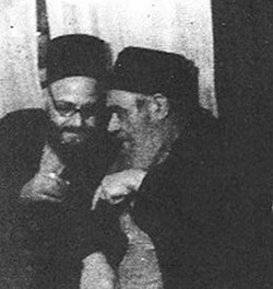 הרב שאקו מימין לצד הרב בן ציון אטון