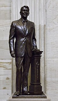 Статуя Рональда Рейгана в rotunda.jpg