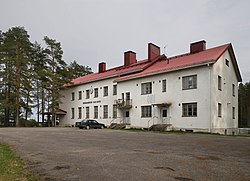 Entisen Sääksjärven koulun rakennus.