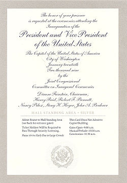 Билет с серебряной каймой и серебряной прописью на инаугурацию Барака Обамы на Национальную аллею с серебряной президентской печатью внизу.