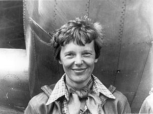 Si Amelia Earhart sa hampang kan saiyang Lockheed Model 10-E Electra