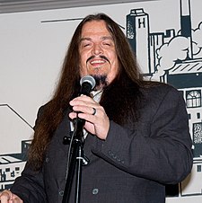 Aron Ra hovořící na De Vrije Gedachte v Utrechtu v Nizozemsku v roce 2015[1]