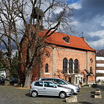 Alte Dorfkirche und Kriegerdenkmal