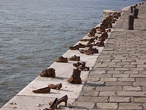 Cipők a Duna-parton – emlékmű a pesti Duna-parton, Pauer Gyula és Can Togay alkotása