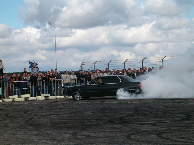 FileBurnout BMW 7 e32 PL 960 burn out bmw