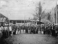 PNS AC de Heer dan JPJ Barth dengan perwakilan Dayak saat pembukaan Perjanjian Tumbang Anoi di Tumbang Anoi, Kalimantan Tengah. (Mei 1894)