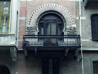 Detalle sezessionstil de la Casa Bonelli en la Via Papacino 8.