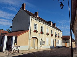 The town hall in Chichery