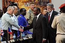 Yéro Boly (à droite) en tant que ministre de la Défense en 2010.