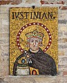 Predpokladaná mozaika ostorgótského kráľa Theodoricha I., nápis Justinián bol pridaný neskôr.