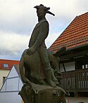 Skulptur des Eulenspiegelbrunnens von Hans Eickworth in Elsterwerda