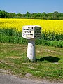 Cube Michelin sur la RD 126, à l'ouest du village.