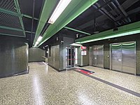連接大廳及月台的電梯（2022年12月）