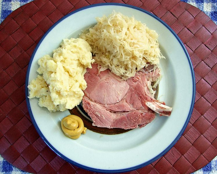 747px-Frankfurter-rippchen-mit-kraut-kpl.001.jpg