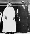 جمال عبد الناصر (يمين) مع أمير الكويت عبد الله السالم (يسار).