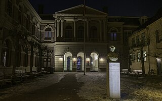 Harmoniegebouw bij avond (2016)