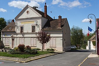 La maison des associations et le bureau de la police municipale.