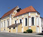 Mariä Verkündigung von Südosten mit der vorgelagerten Franz-Xaver-Kapelle