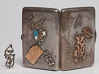 Cigarette case with the Zirkel of a Jewish Studentenverbindung from Basel, in the Jewish Museum of Switzerland’s collection.