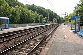 Les quais et les voies vus en direction de Chartres.