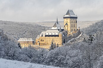 Le château de Karlštejn, en Bohême-Centrale. (définition réelle 5 936 × 3 920)