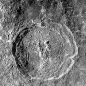 阿尔希达尔山在月球背面位置