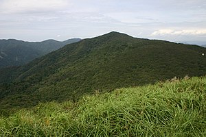 赤坂山から見た三国山