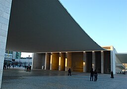 Cubierta de acceso al Pabellón de Portugal en la Expo '98 (Álvaro Siza, 1998), ejemplo de banda tensada.