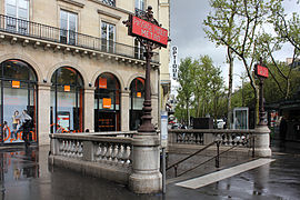 Un des accès de la station.