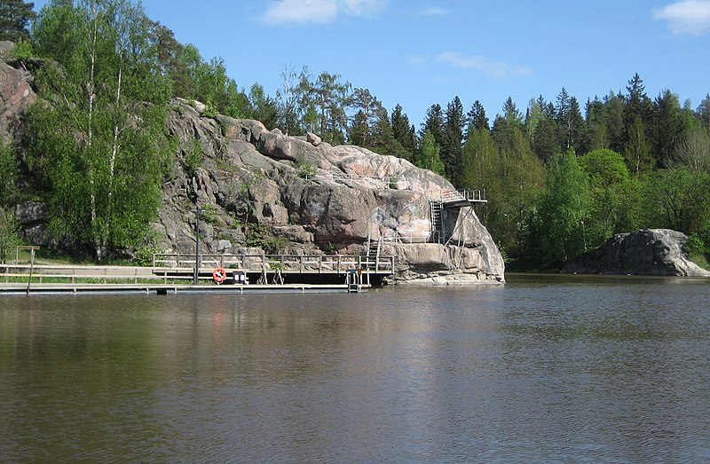 File:Pikkukosken uimapaikka (Pirunkallio) Veräjämäki Helsinki.jpg