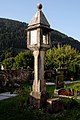 Lichtsäule im Friedhof