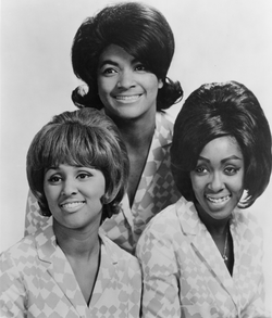 The Blossoms в 1966 году. Сверху по час. стрелке: Фанита Джонс, Джин Кинг, Дарлин Лав