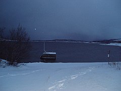 Lago Torneträsk durante una noche polar