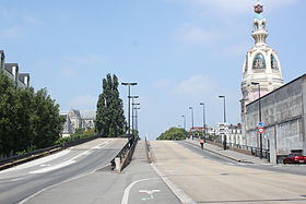 Vu de l'avenue Carnot.Au centre, le site propre de la ligne 4.