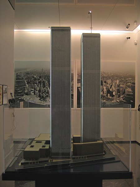 Fichier:Wtc model at skyscraper museum.jpg