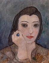 Portrait de femme à la bague bleue